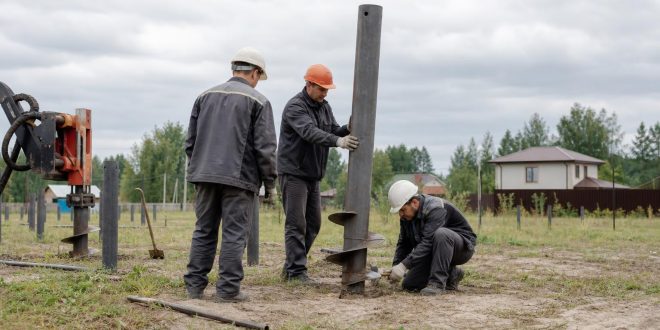 Устройство свайного основания под каркасный дом начинается с оценки грунтов и определения несущей способности свай