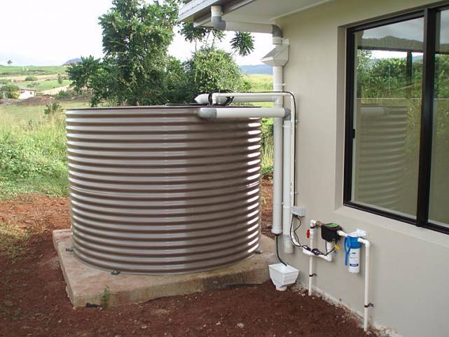 резервуар для воды на даче