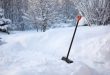 Уборка снега лопатой - как правильно чистить снег