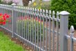 Заборы из металлического штакетника: как выбрать, чтобы не жалеть